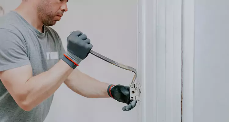 Cracked Door Jamb Repair in Palm Beach Gardens, FL