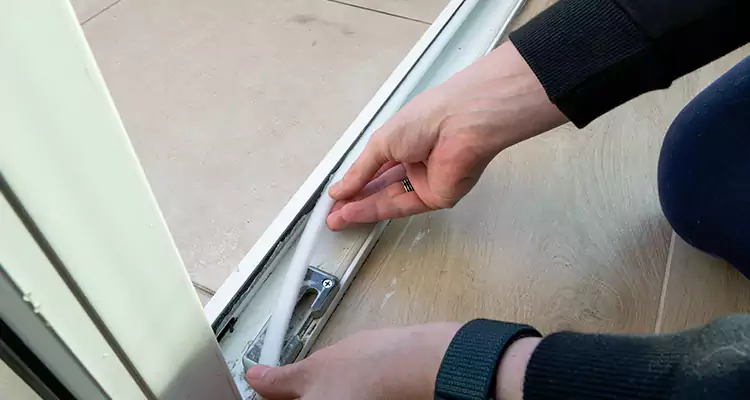 Garage Door Off Track Repair in Palm Beach Gardens, FL