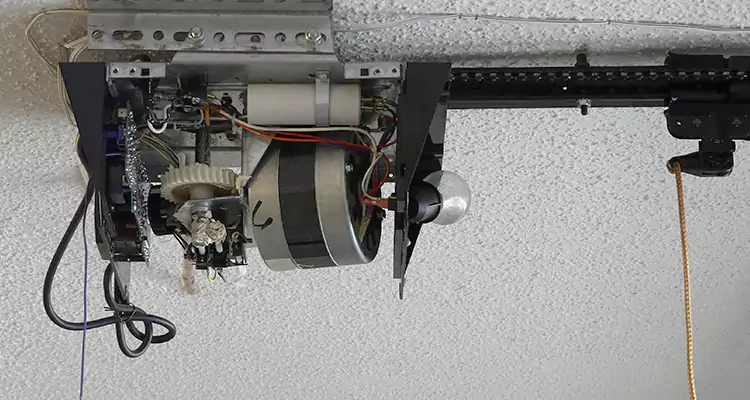 Emergency Garage Door Opener Repair in Palm Beach Gardens, FL