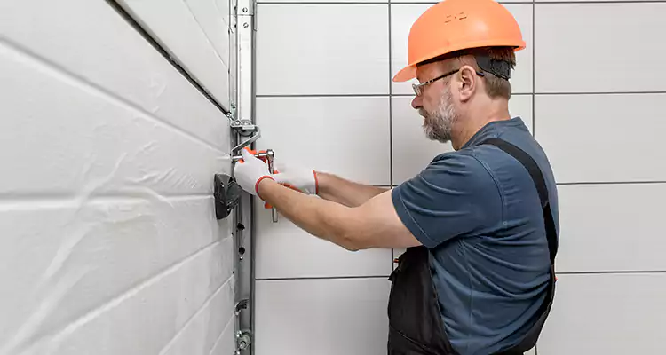 Emergency Garage Door Repair in Palm Beach Gardens, FL