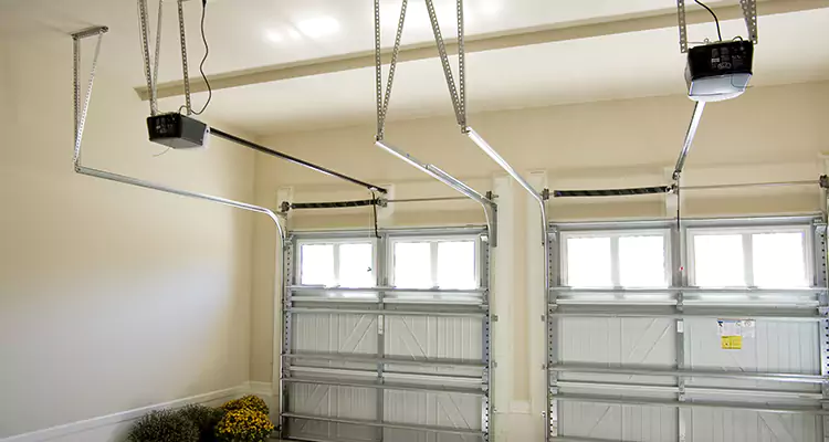 Residential Emergency Garage Door Repair in Palm Beach Gardens, FL